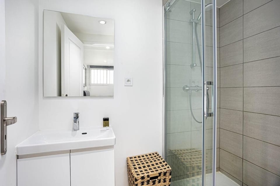 Charming 1-Bedroom Apartment Near Paris Apartment in Courbevoie