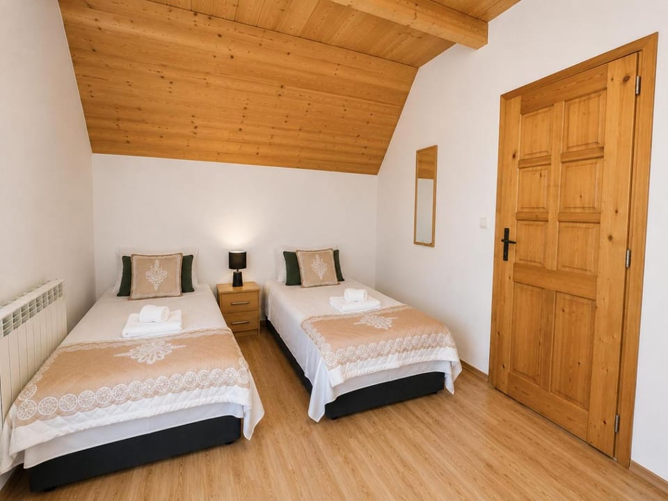 Property building, Bed, Photo of the whole room, Bedroom