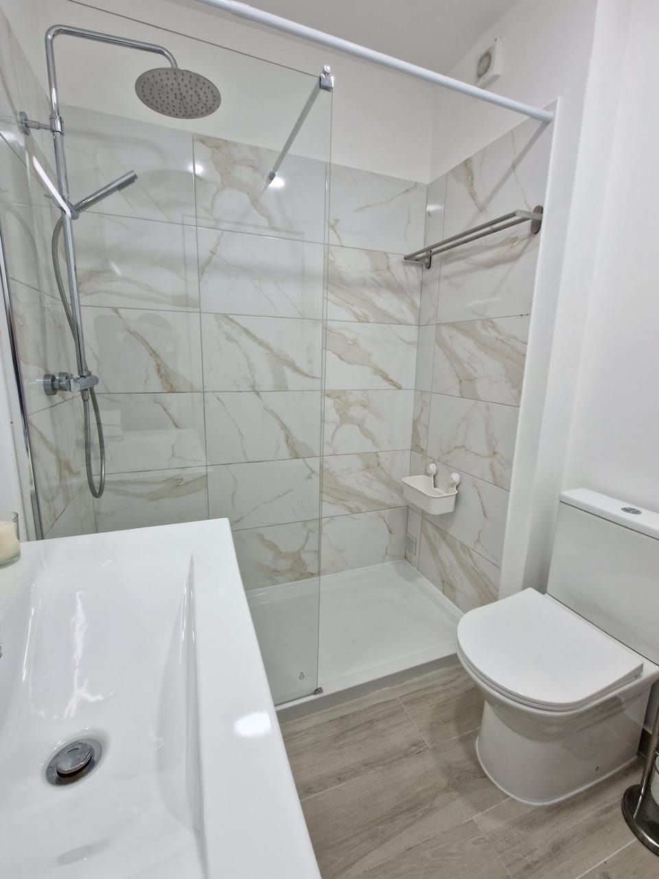 Shower, Toilet, Bathroom, towels