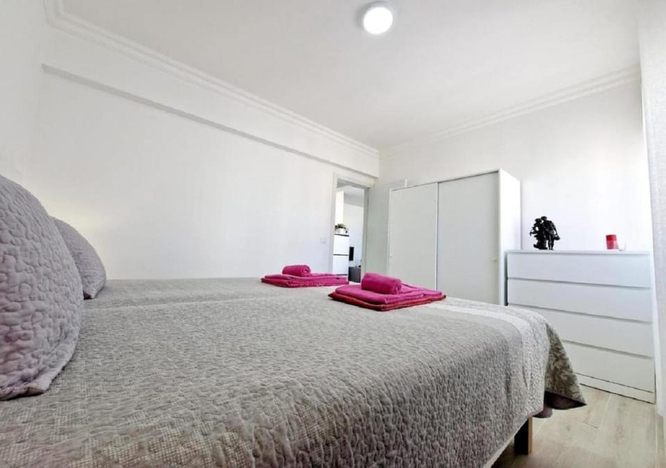 Bed, Night, People, Photo of the whole room, Bedroom, furniture, heating, wardrobe
