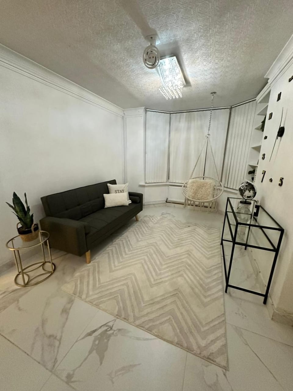 Bed, Living room