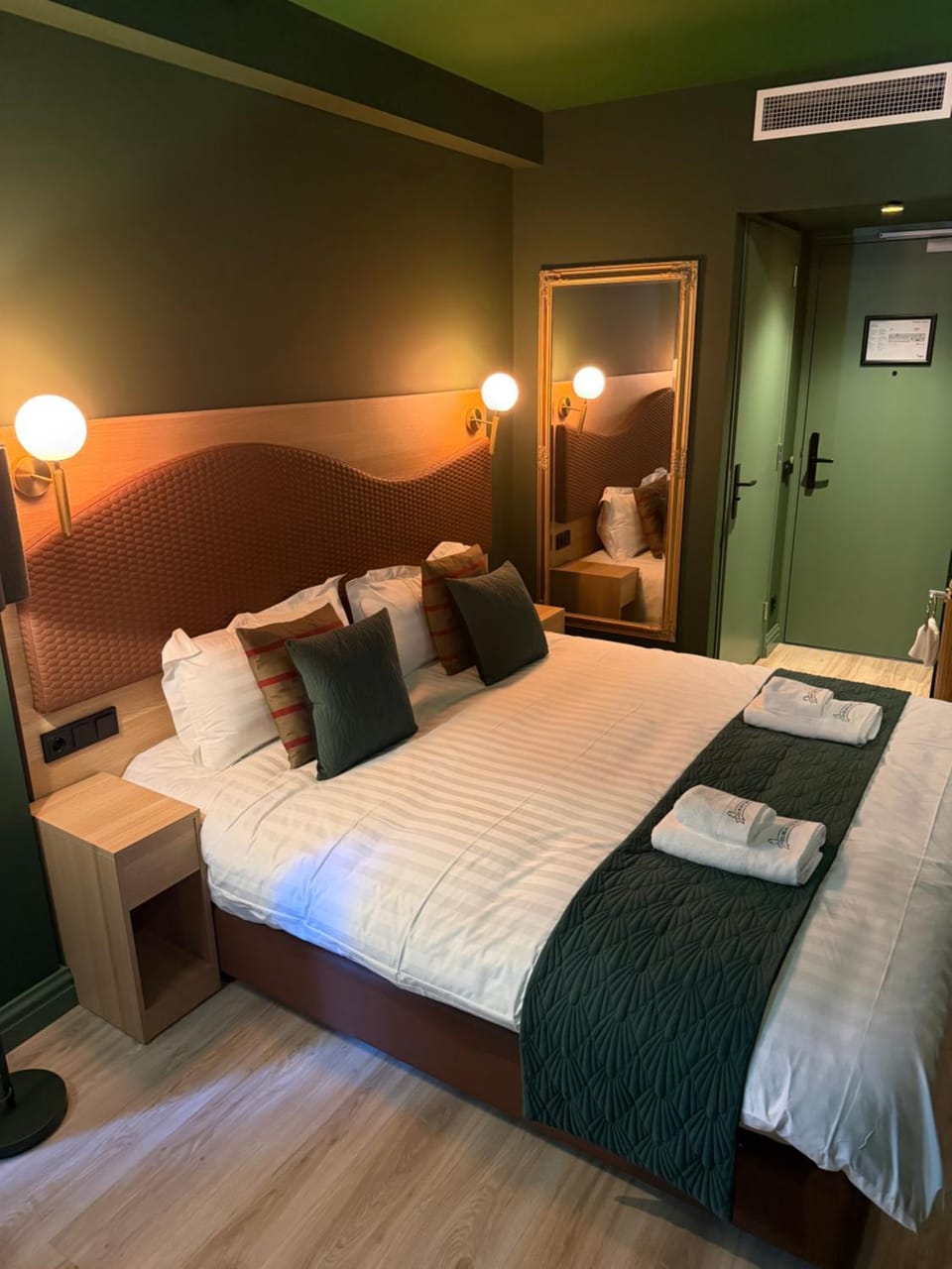Boetiek hotel Parel aan de Zaan near Zaanse Schans and Amsterdam Hotel in North Holland (province)