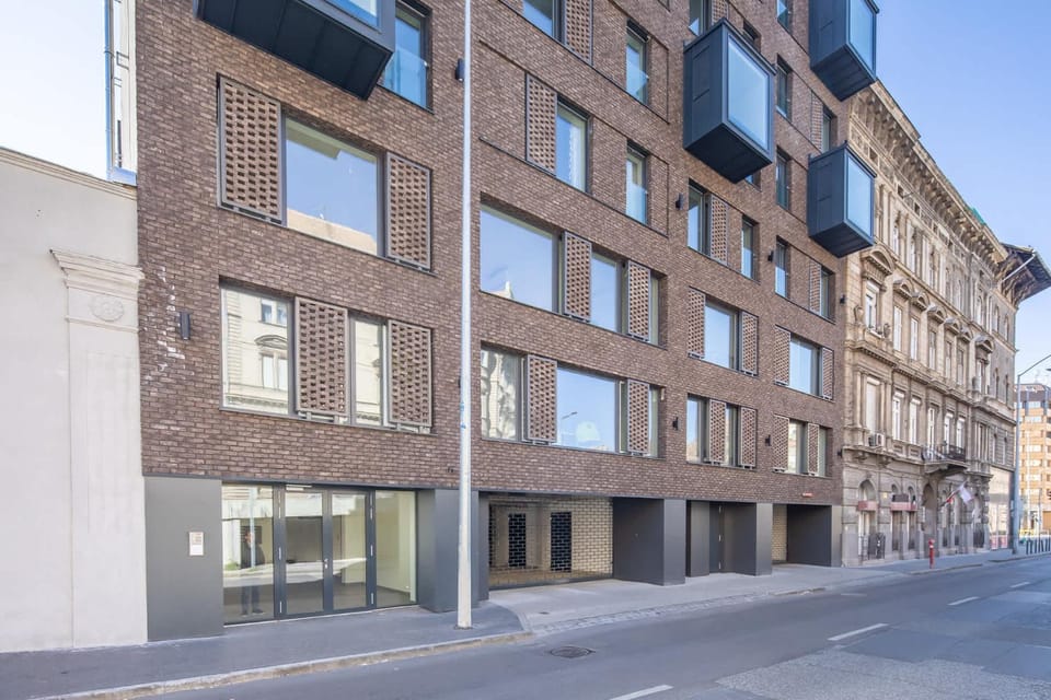 Central - Luxy - Garage Apartment in Budapest