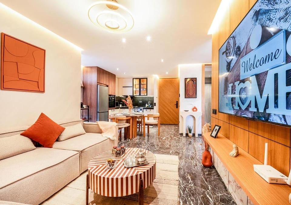 TV and multimedia, Kitchen or kitchenette, Living room, Seating area, Dining area