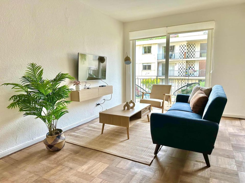 Amplio hogar entre MUT y Costanera center Apartment in Providencia