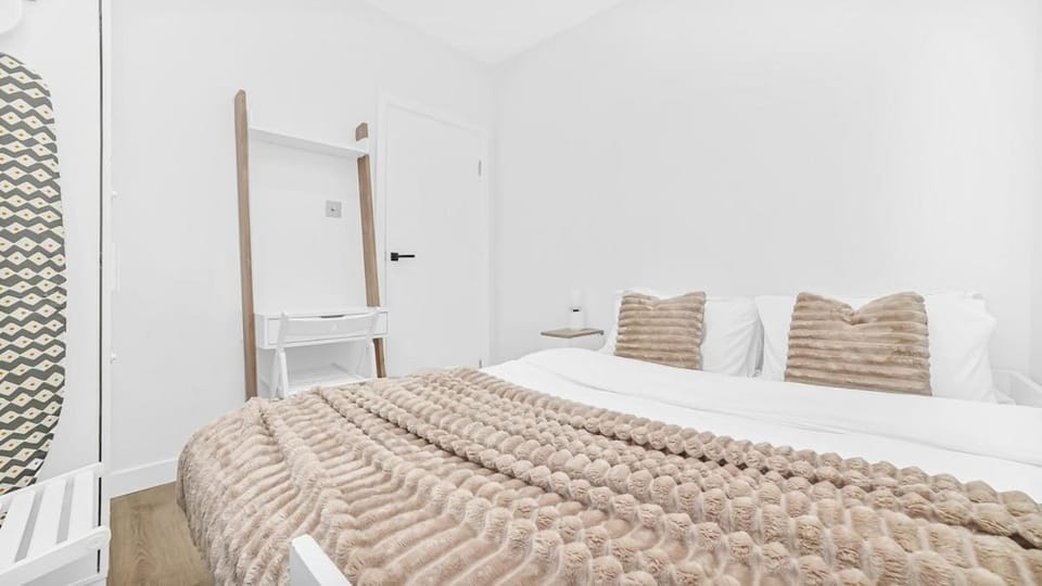 Bed, Bedroom, wardrobe