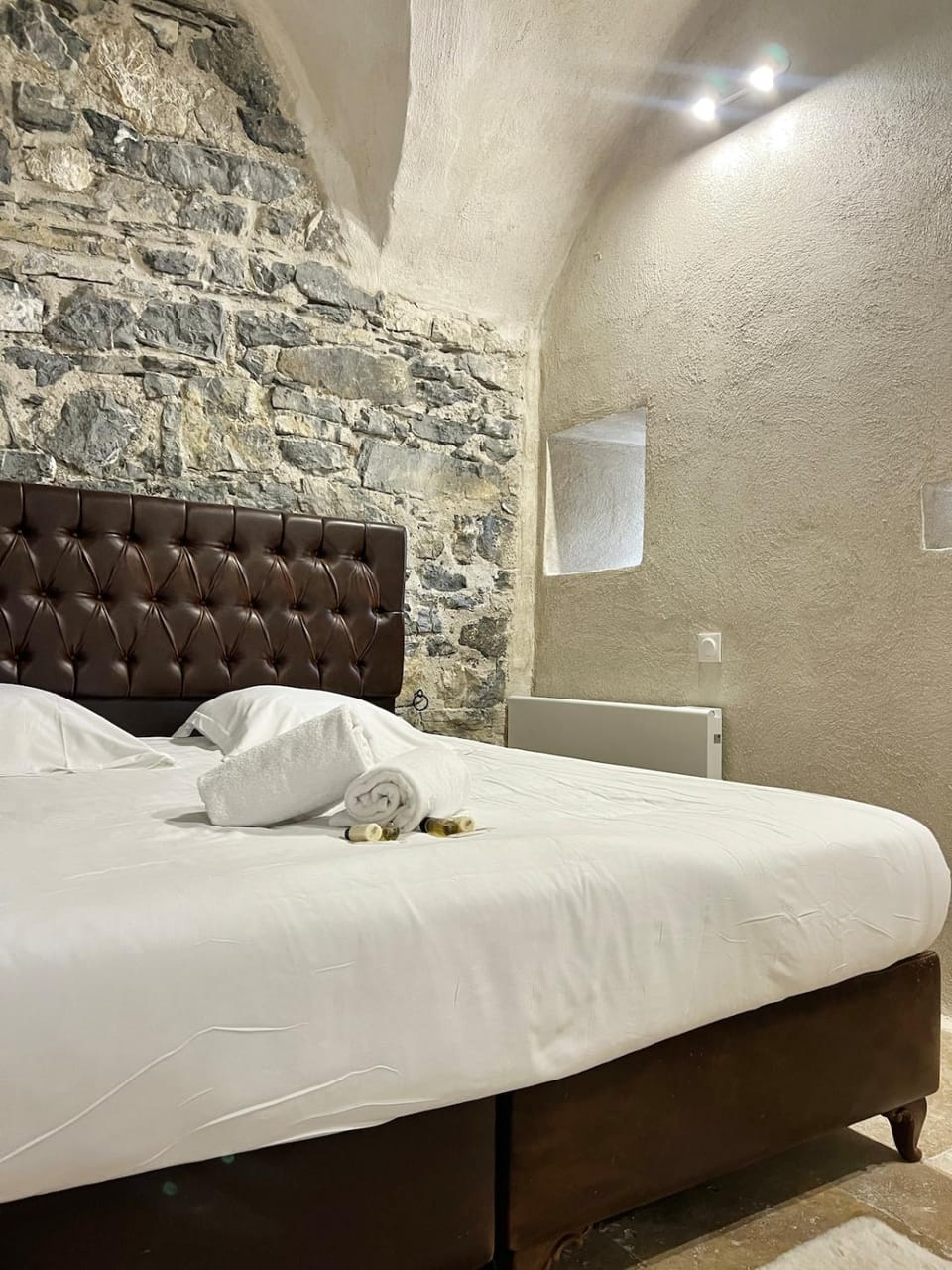 Le Bastion - Jacuzzi au Château Fort Apartment in Auvergne-Rhône-Alpes