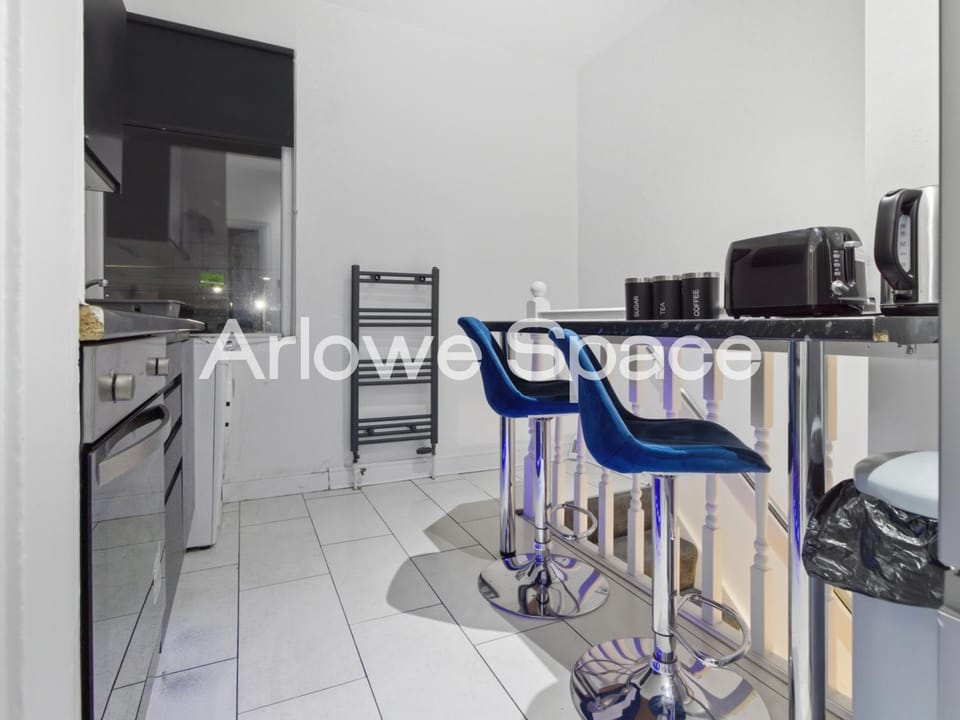 Cosy Tilbury Town 2BR Apt, Station and Amenities Apartment in Grays