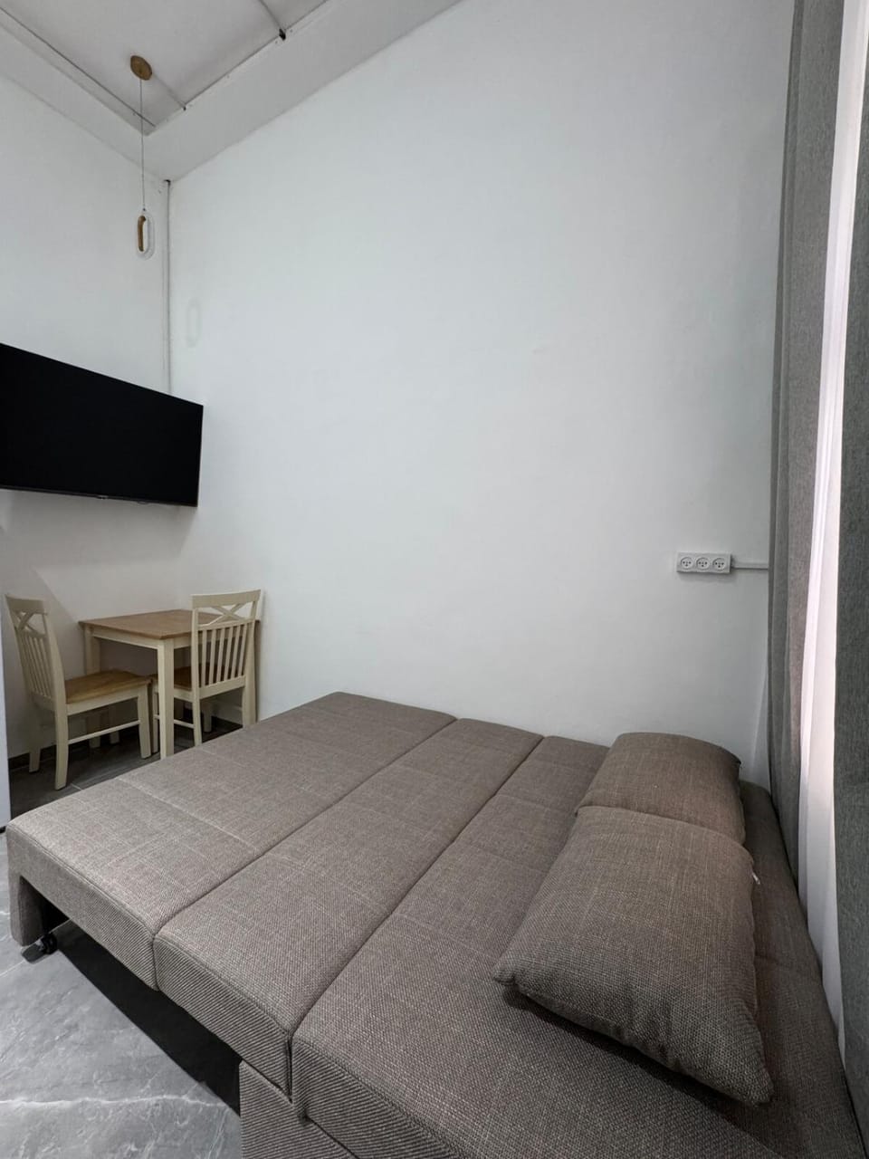 Bed, TV and multimedia, Living room