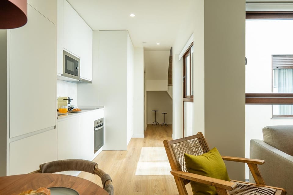 Coffee/tea facilities, Kitchen or kitchenette, Seating area, Dining area, microwave, oven, stove