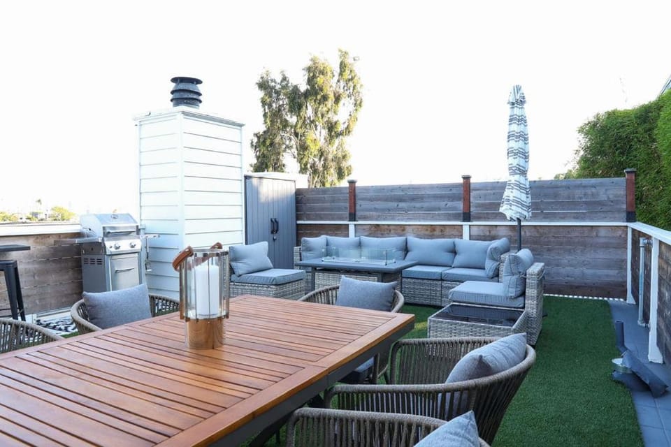 The Hillside Hideaway Mid Century Big Terrace House in Point Loma