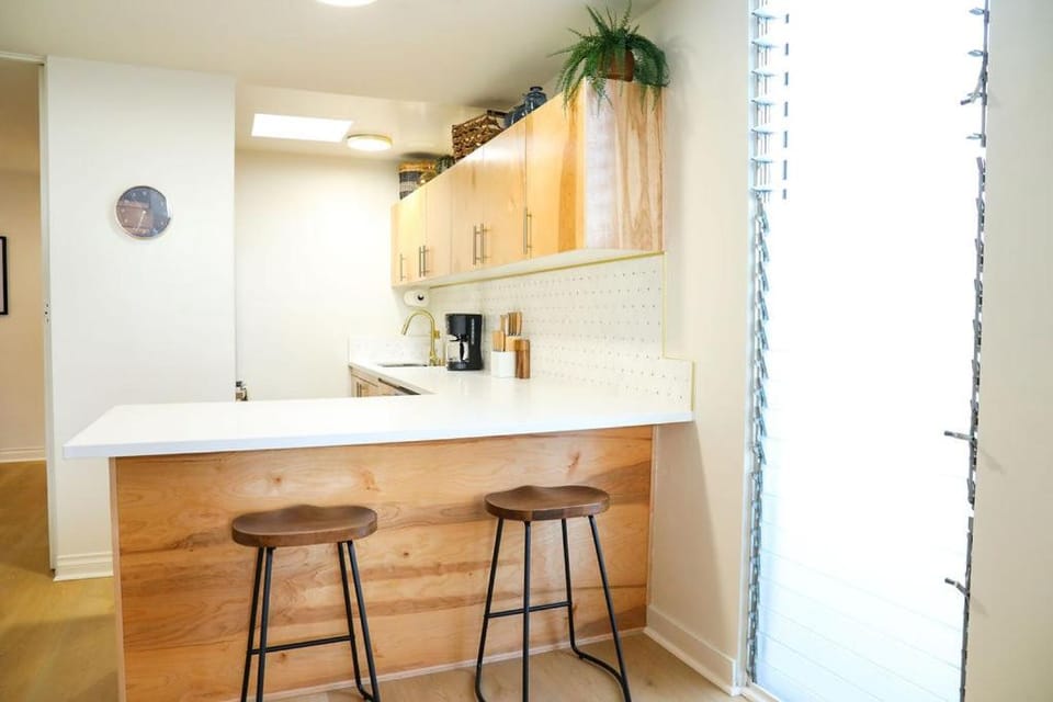 The Hillside Hideaway Mid Century Big Terrace House in Point Loma