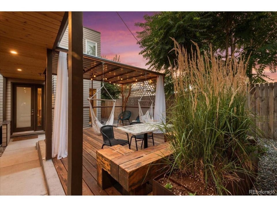 Patio, Seating area, pet friendly