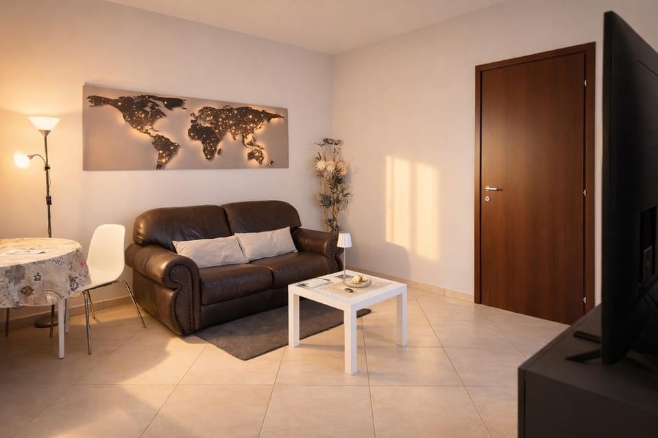 Communal lounge/ TV room, TV and multimedia, Living room, Seating area, Evening entertainment