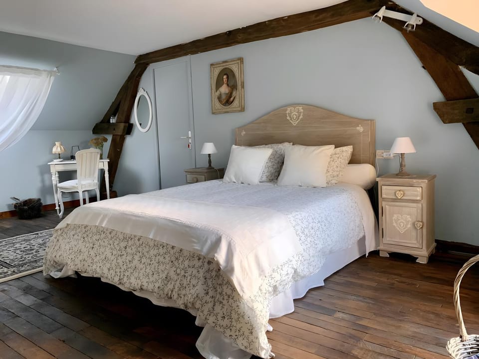 Property building, Living room, Bedroom