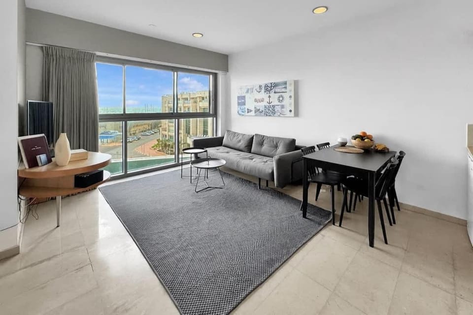 Okeanos Sea Loft Apartment in Herzliya