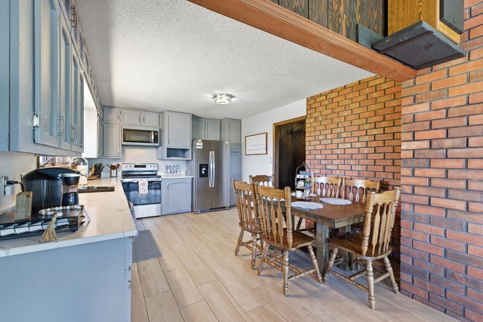 Kitchen or kitchenette, Dining area, dishwasher, oven, stove, toaster