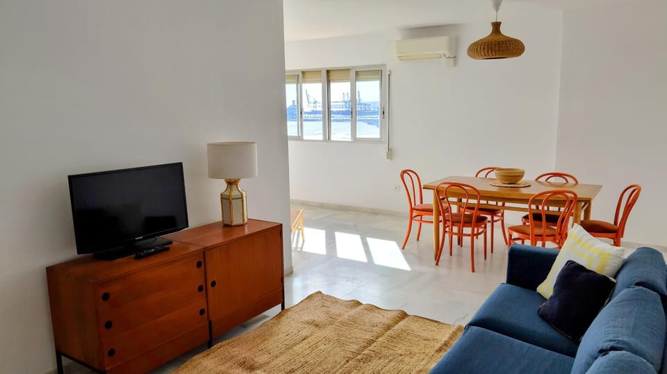Communal lounge/ TV room, Living room, Dining area
