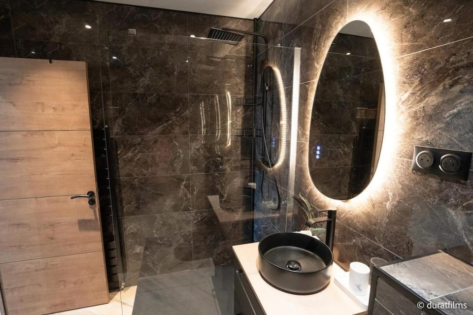 L'Obsidienne - Sauna & Spa Suite - Parking, Train Station Apartment in Île-de-France