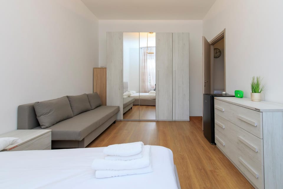 Bedroom, wardrobe