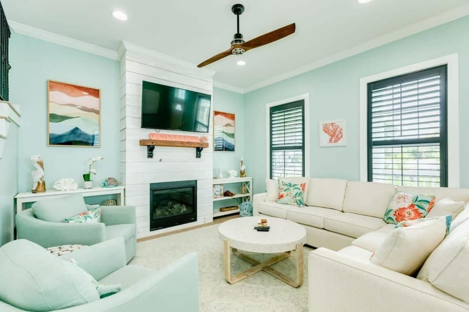 Coral Cottage - Enjoy the Posh Life! Heated Pool, Spa, Fireplace! House in Galveston Island