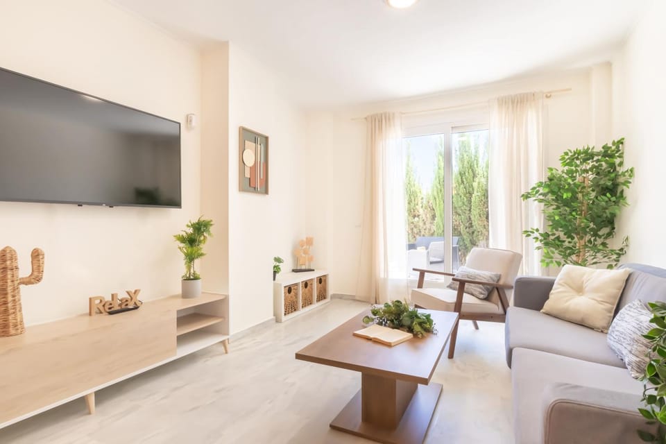 TV and multimedia, Living room, Seating area, Dining area, air conditioner