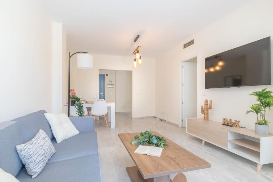 TV and multimedia, Living room, Seating area, Dining area, air conditioner