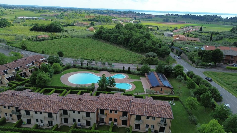 Bird's eye view, Pool view