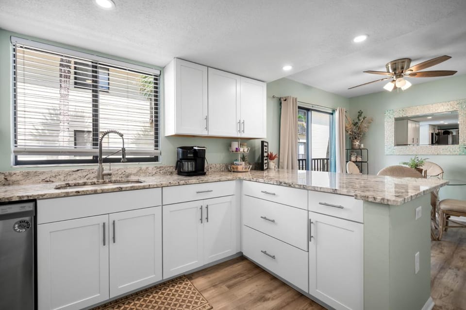 Sunburst Haven – Dock, Pool & Gulf Sands Apartment in Manasota Key