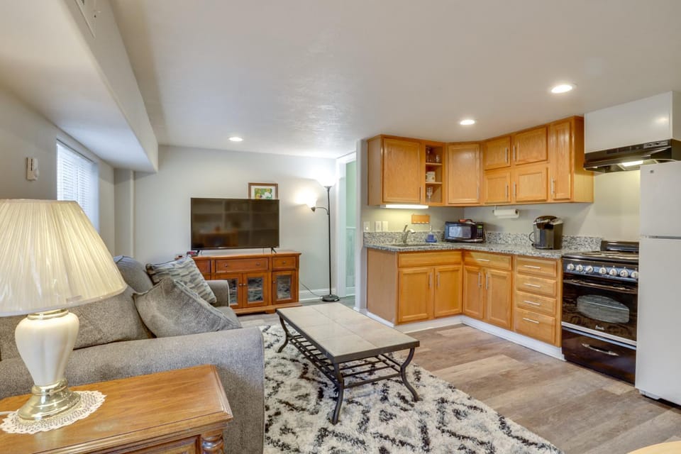 Work and Play! Apt 3 Mi to Dtwn and Salem Hospital House in Salem