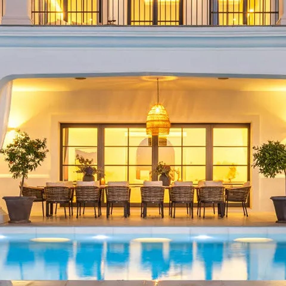Seating area, Dining area, Pool view, Swimming pool