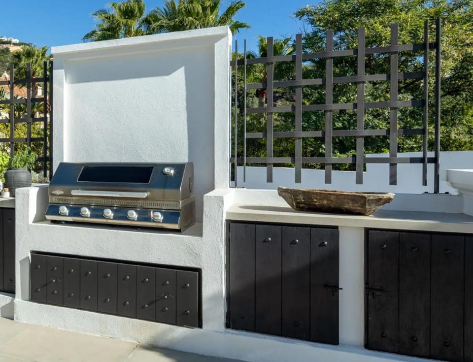 Day, BBQ facilities