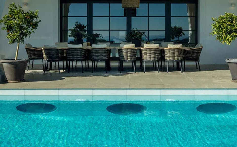 Day, Dining area, Pool view, Swimming pool, sunbed