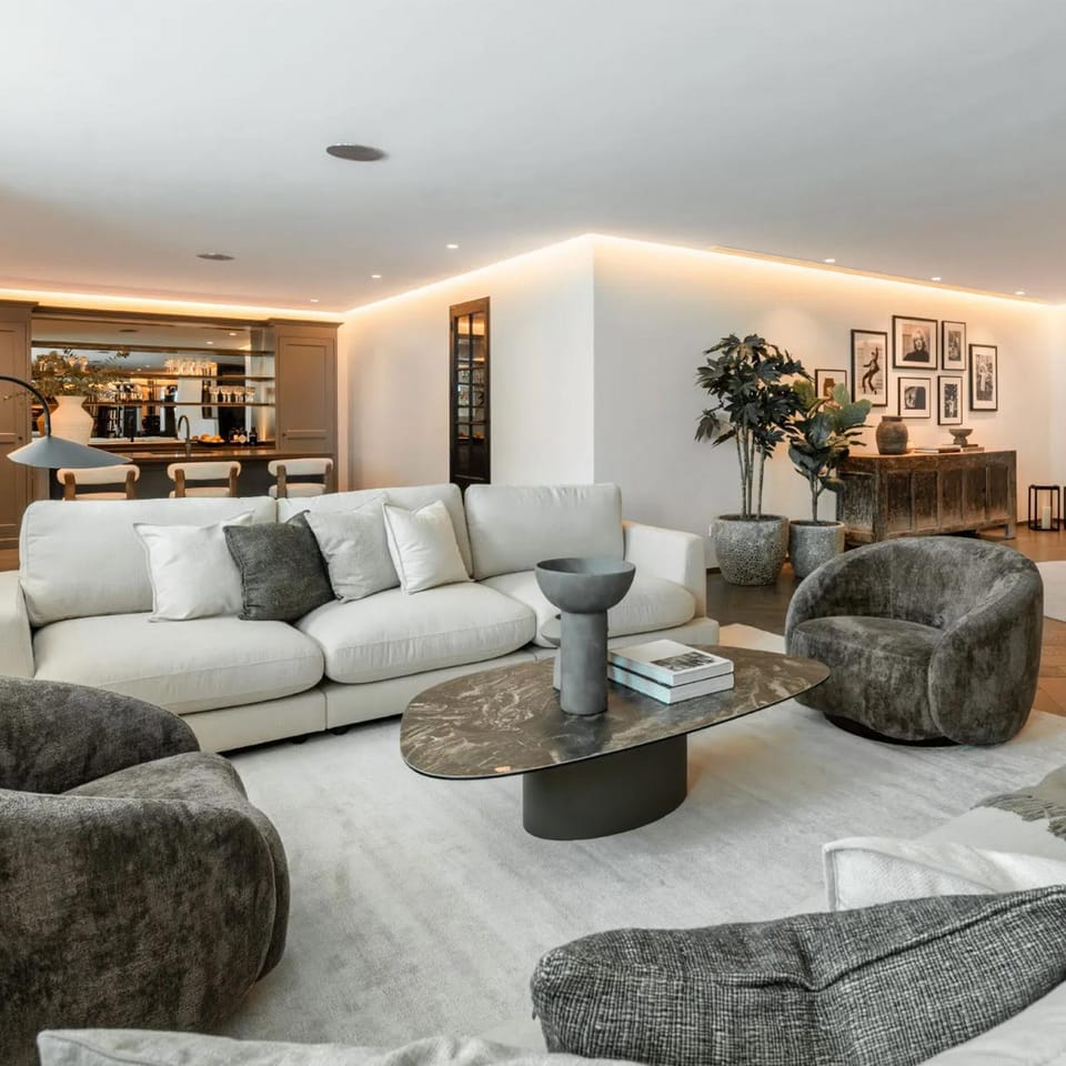 Living room, Seating area