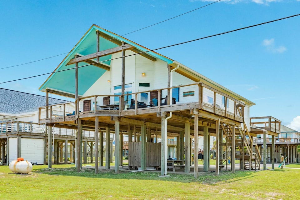 Ocean Breeze - 2nd Row, Best Sunrises, Surf Sounds House in Alvin