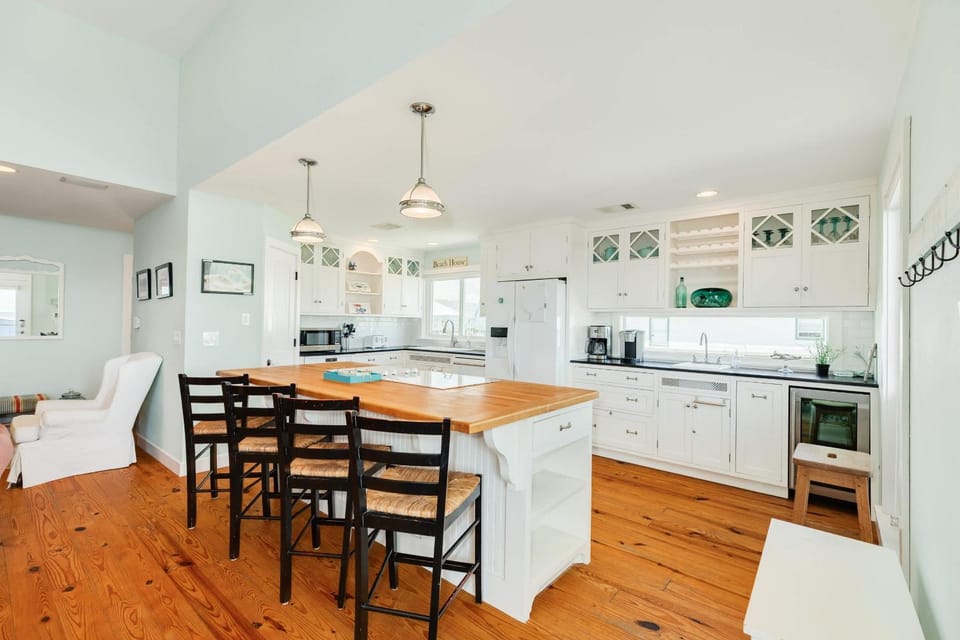 Ocean Breeze - 2nd Row, Best Sunrises, Surf Sounds House in Alvin
