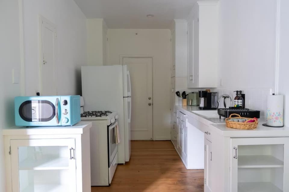 Furnished Studio in Hollywood Apartment in Hollywood