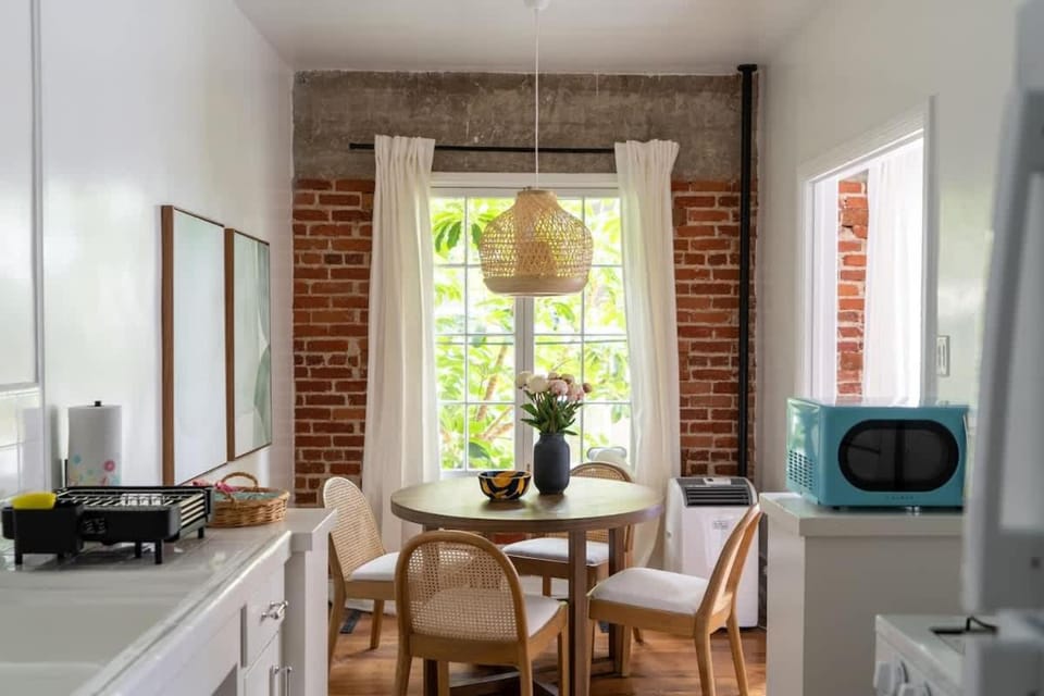 Furnished Studio in Hollywood Apartment in Hollywood