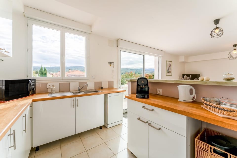Kitchen or kitchenette, Living room