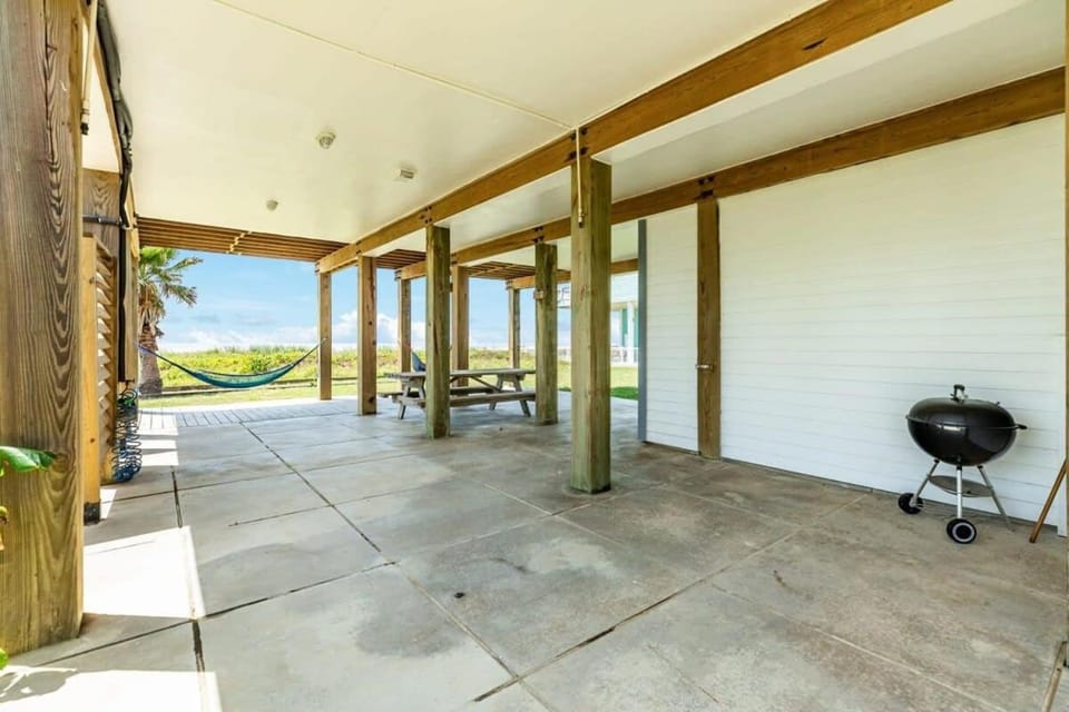 Osprey Watch - Stunning Oceanfront Inside & Out! House in Galveston Island