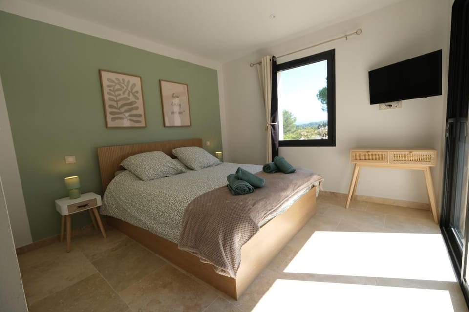Bed, Bedroom