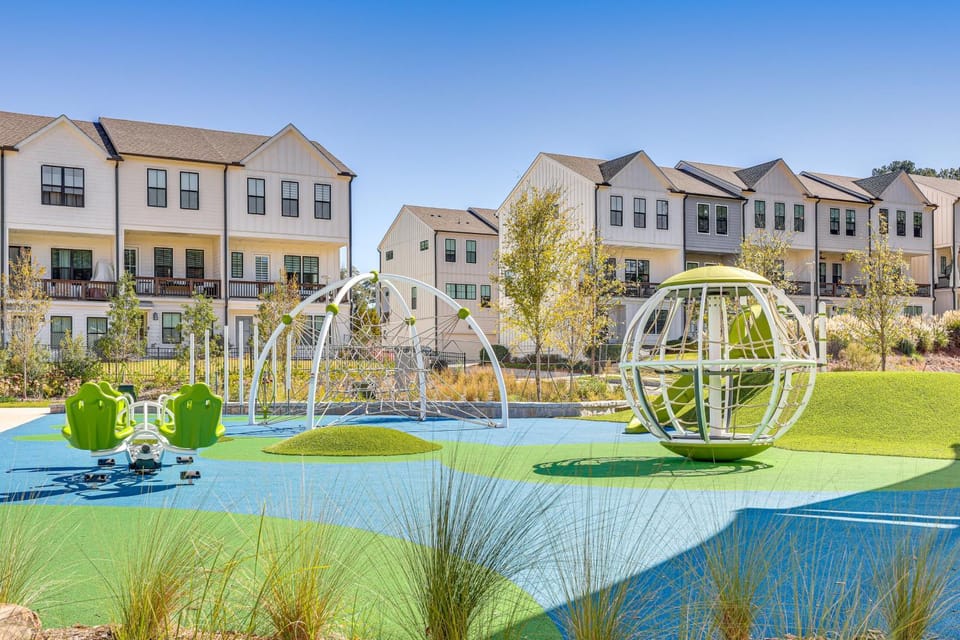 5 Mi to Int’l Soccer Play: ATL Townhome w/ Balcony House in Atlanta