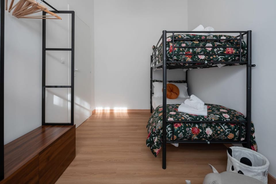 Bed, Photo of the whole room, Bedroom, bunk bed