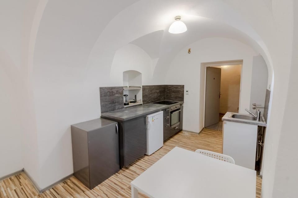 Kitchen or kitchenette, oven, stove