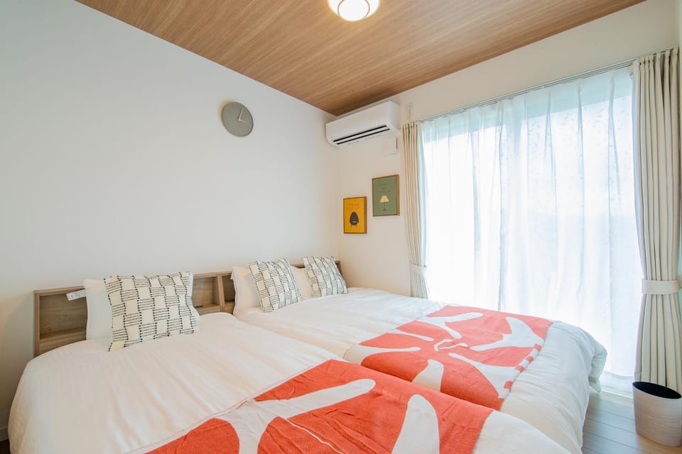 Bed, Photo of the whole room, Bedroom, air conditioner