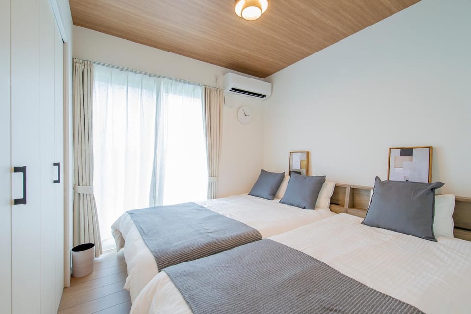 Bed, Photo of the whole room, Bedroom, air conditioner