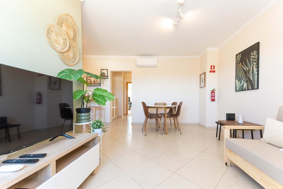 TV and multimedia, Living room, Dining area, air conditioner
