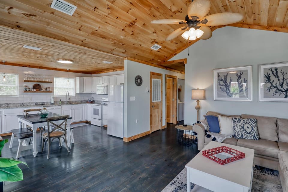 Whitesands Beach House - North House in Alabama