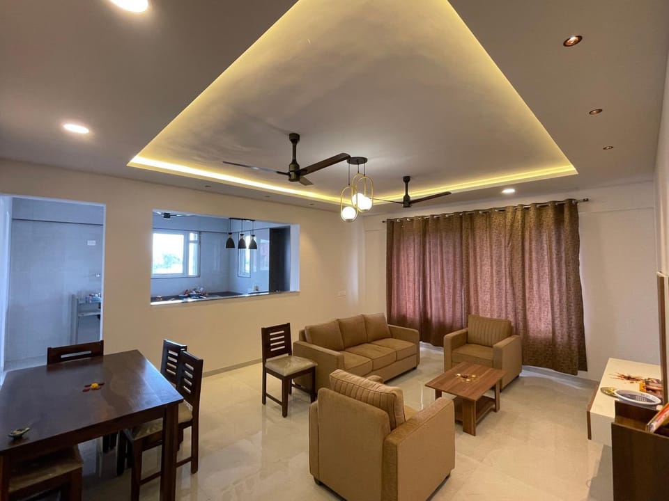 TV and multimedia, Living room, Seating area, Dining area