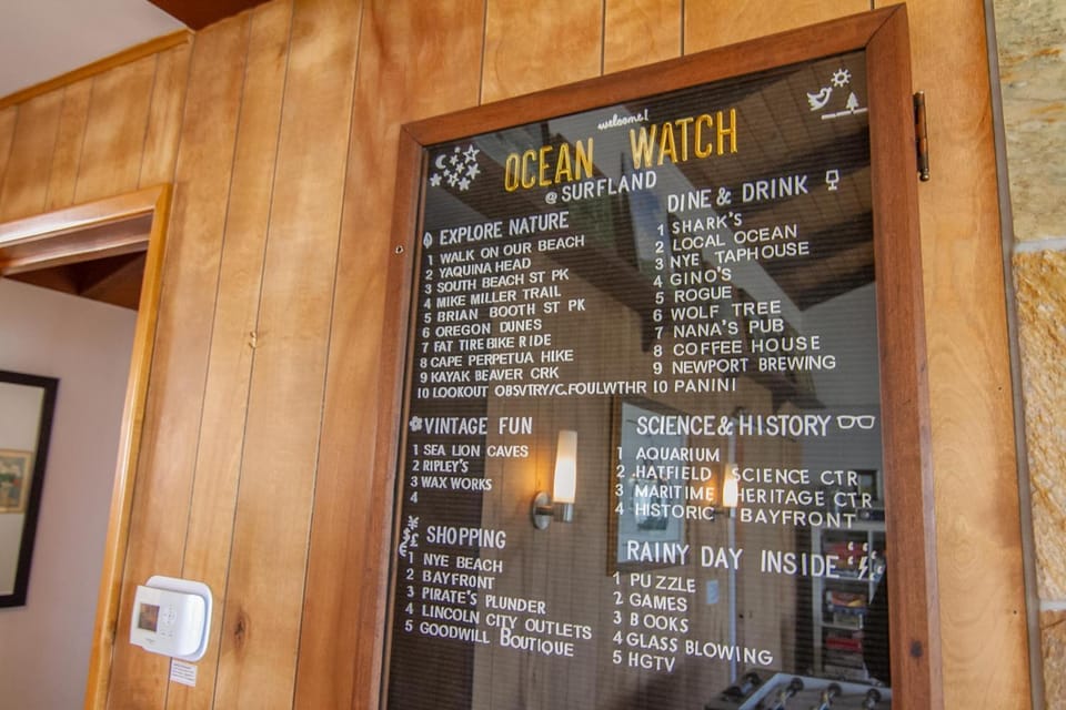 Hot Tub! Ocean Front & Dog Friendly! Ocean Watch House in Newport